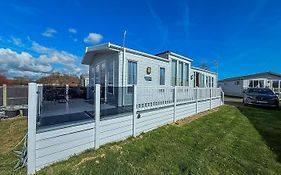 Beautiful 6 Berth Caravan With Decking At Dovercourt Park, Essex Ref 44009G
